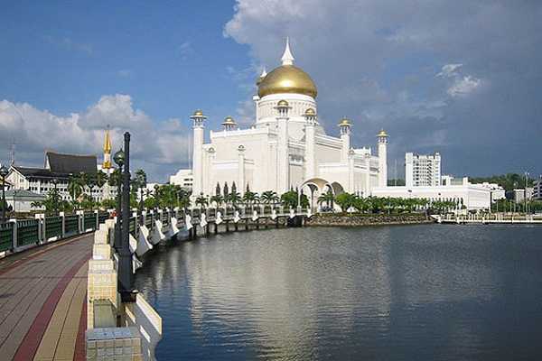 Hoang cung Malaysia