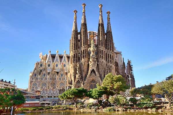 nha-tho-sagrada-familia