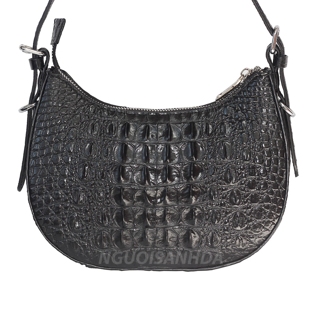 Mặt sau túi kẹp nách da cá sấu màu đen