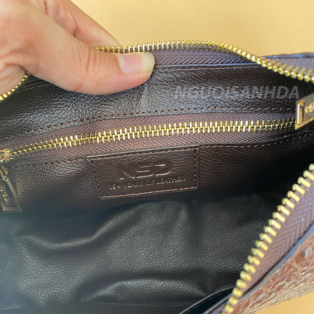 túi đeo kẹp nách da cá sấu màu nâu