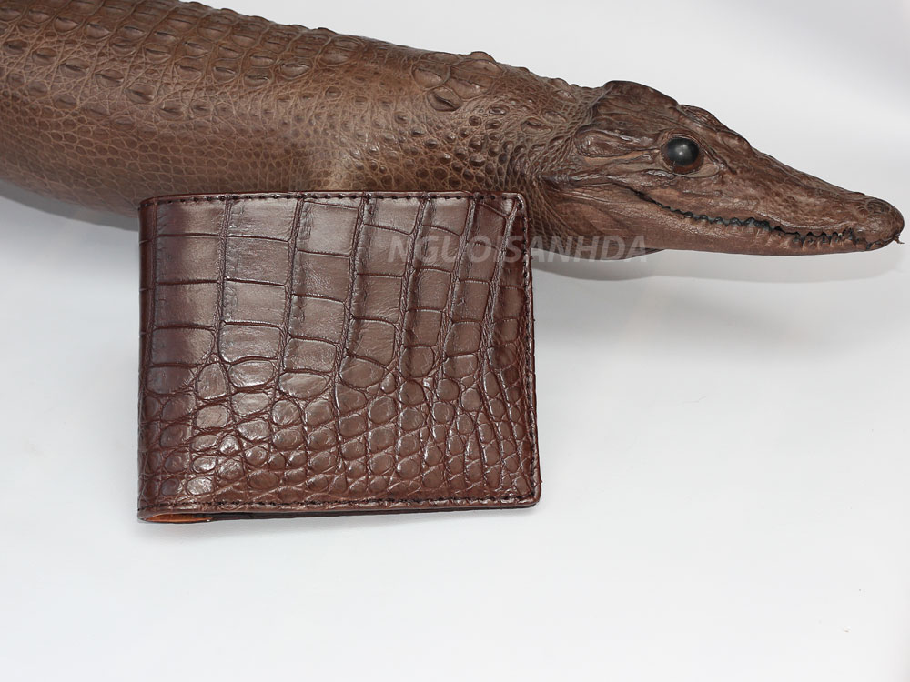 Ví nam da bụng cá sấu màu nâu