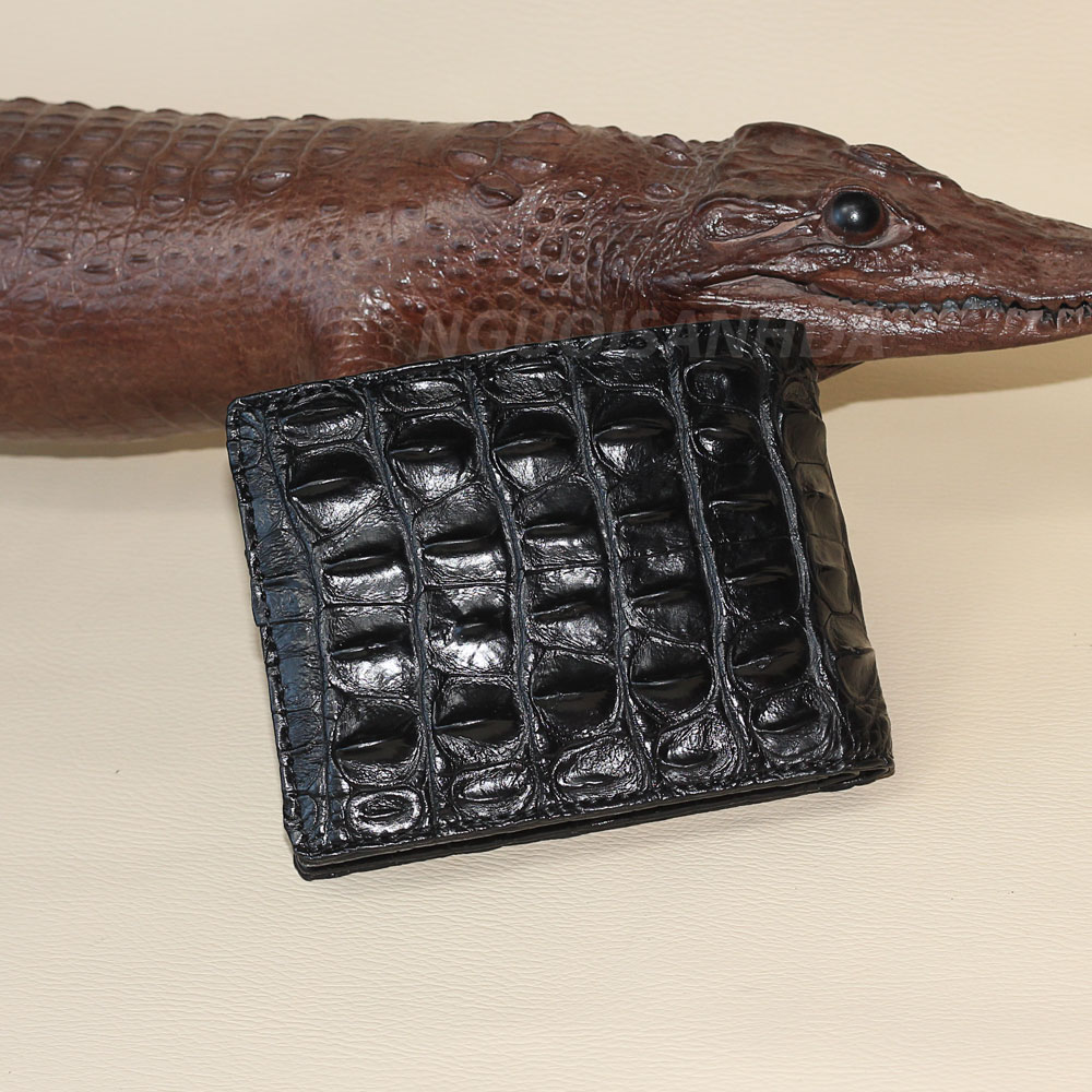 Ví nam da cá sấu màu đen