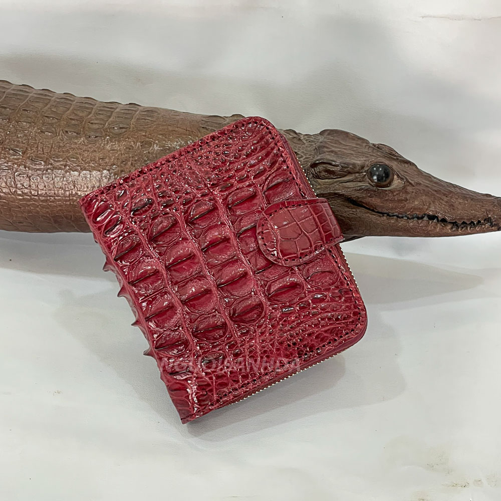 Ví nữ da cá sấu màu đỏ đô