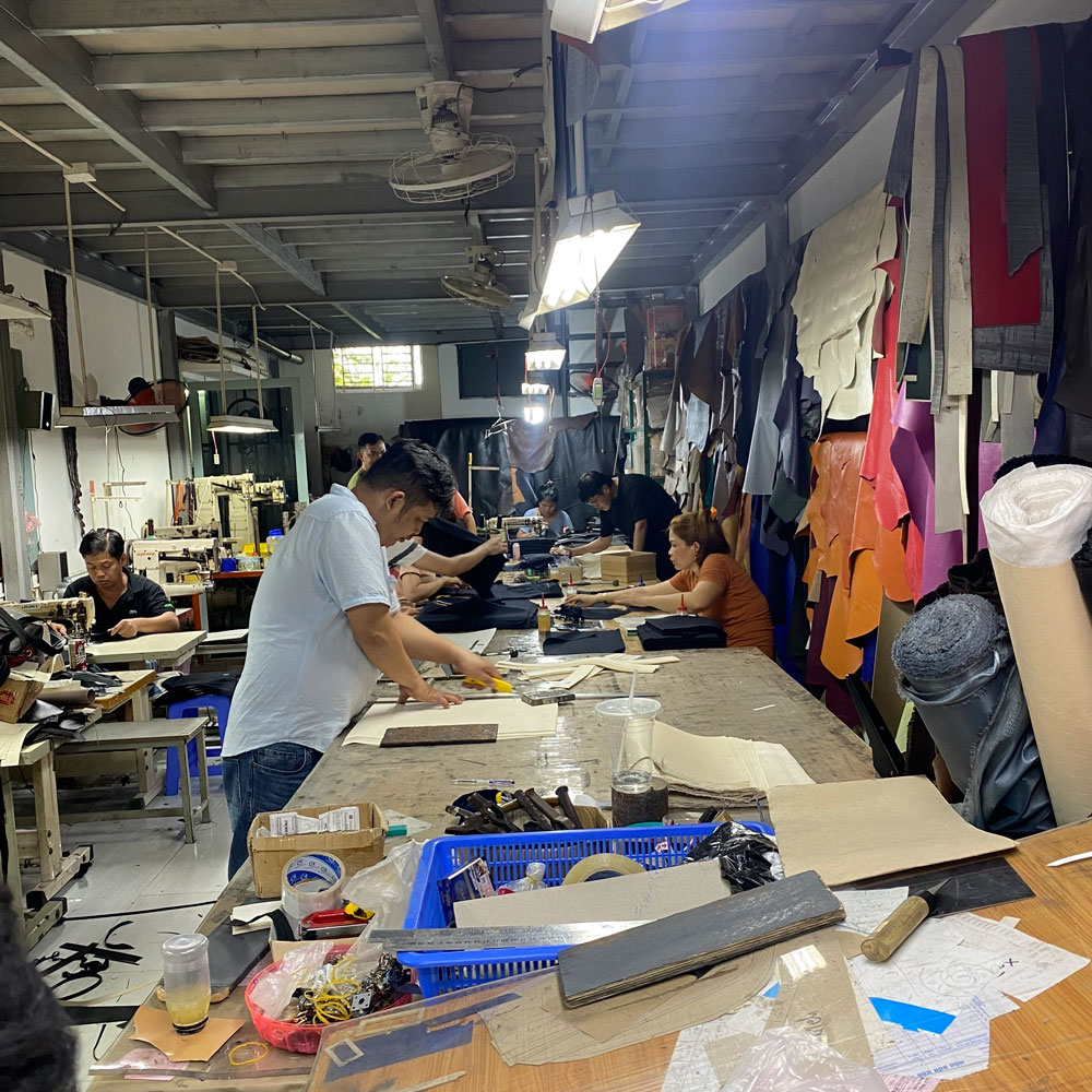 xưởng túi xách da cá sấu