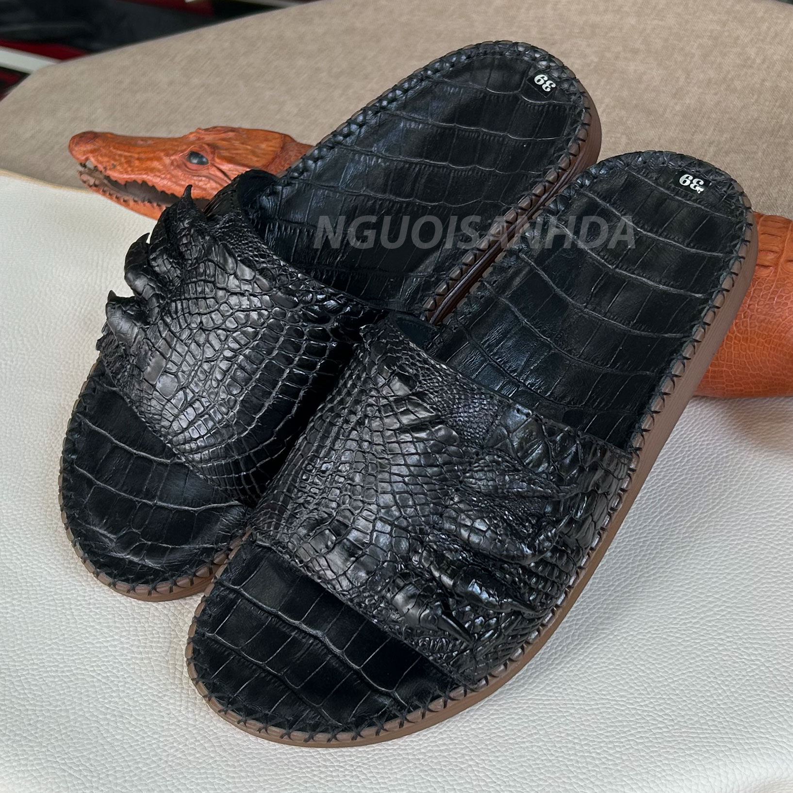 Dép quai ngang móng da cá sấu