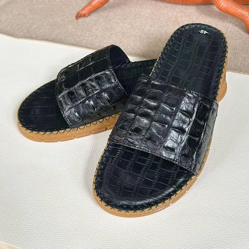 Dép quai ngang da cá sấu màu đen