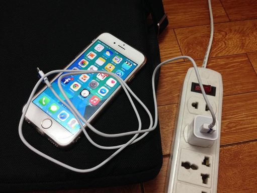 thói quen sai lầm khi sạc điện thoại