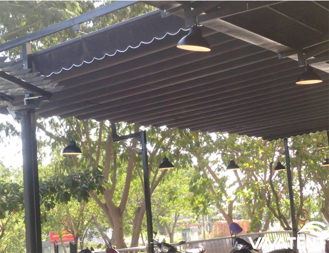 Sử dụng mái xếp di động cho quán cafe