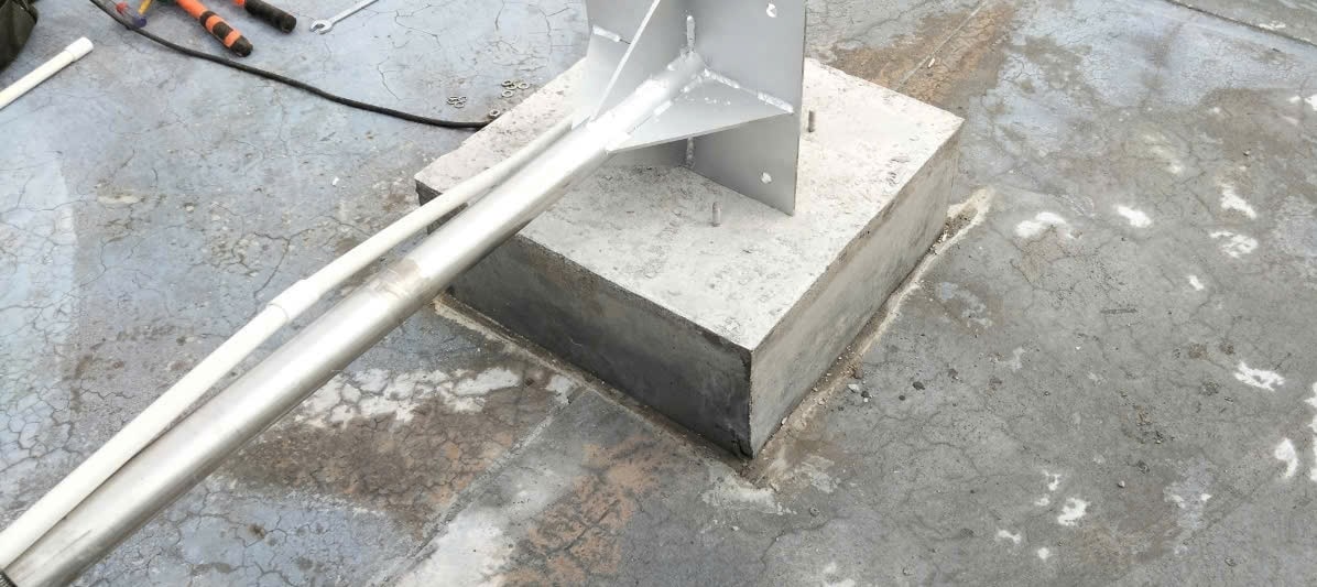 Chân trụ đỡ kim thu sét Liva BX125