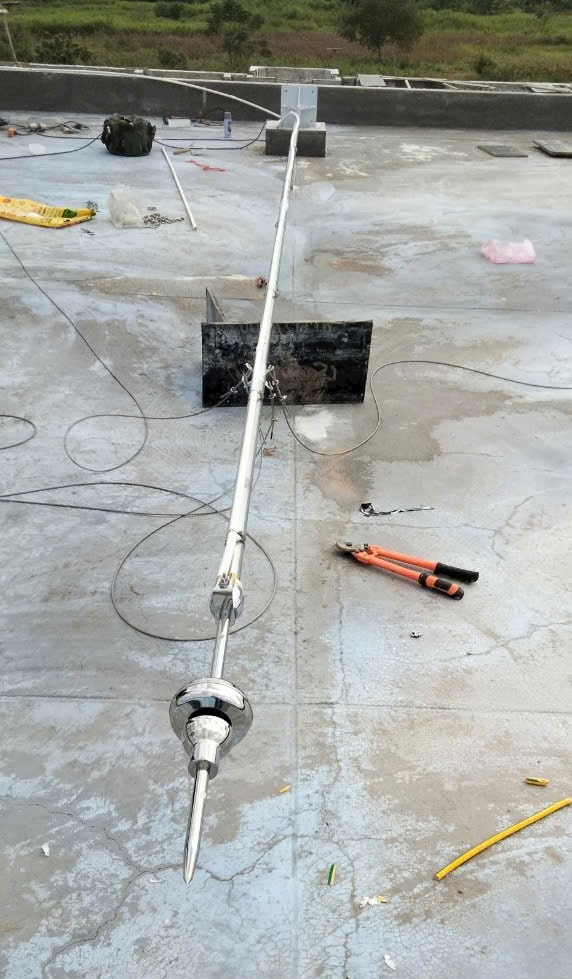 Dựng cột chống sét Liva BX125