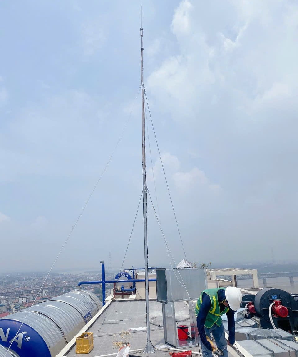 Lắp cột chống sét pulsar 18