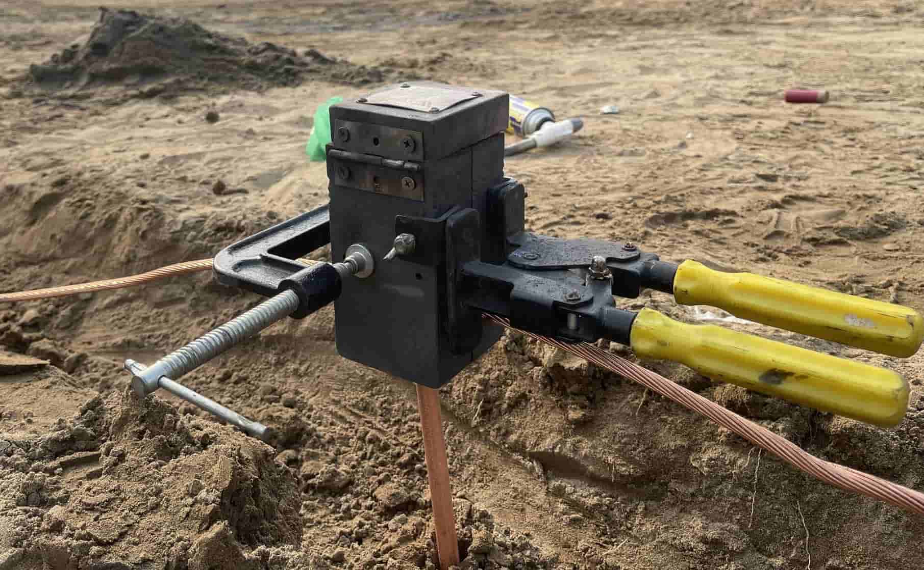 Hàn hóa nhiệt kết nối cọc với cáp đồng tiếp địa