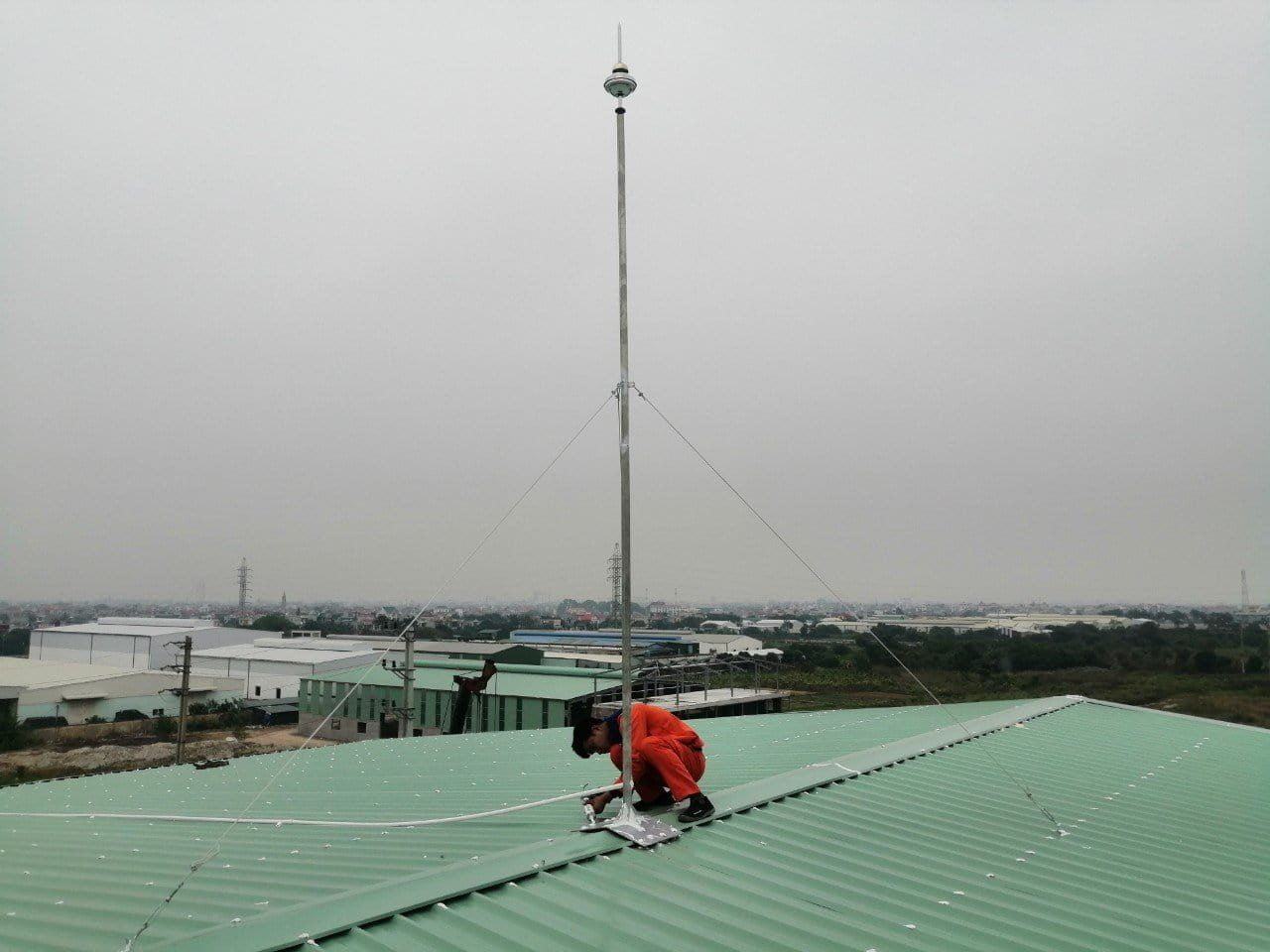 Hướng dân lắp kim thu sét trên mái tôn