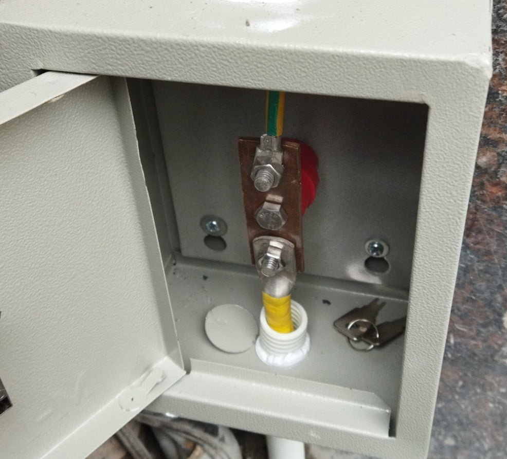 Kiểm tra các kết nối dây thoát sét