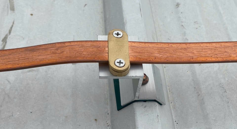 kẹp băng đồng 25x3mm 2 ngả