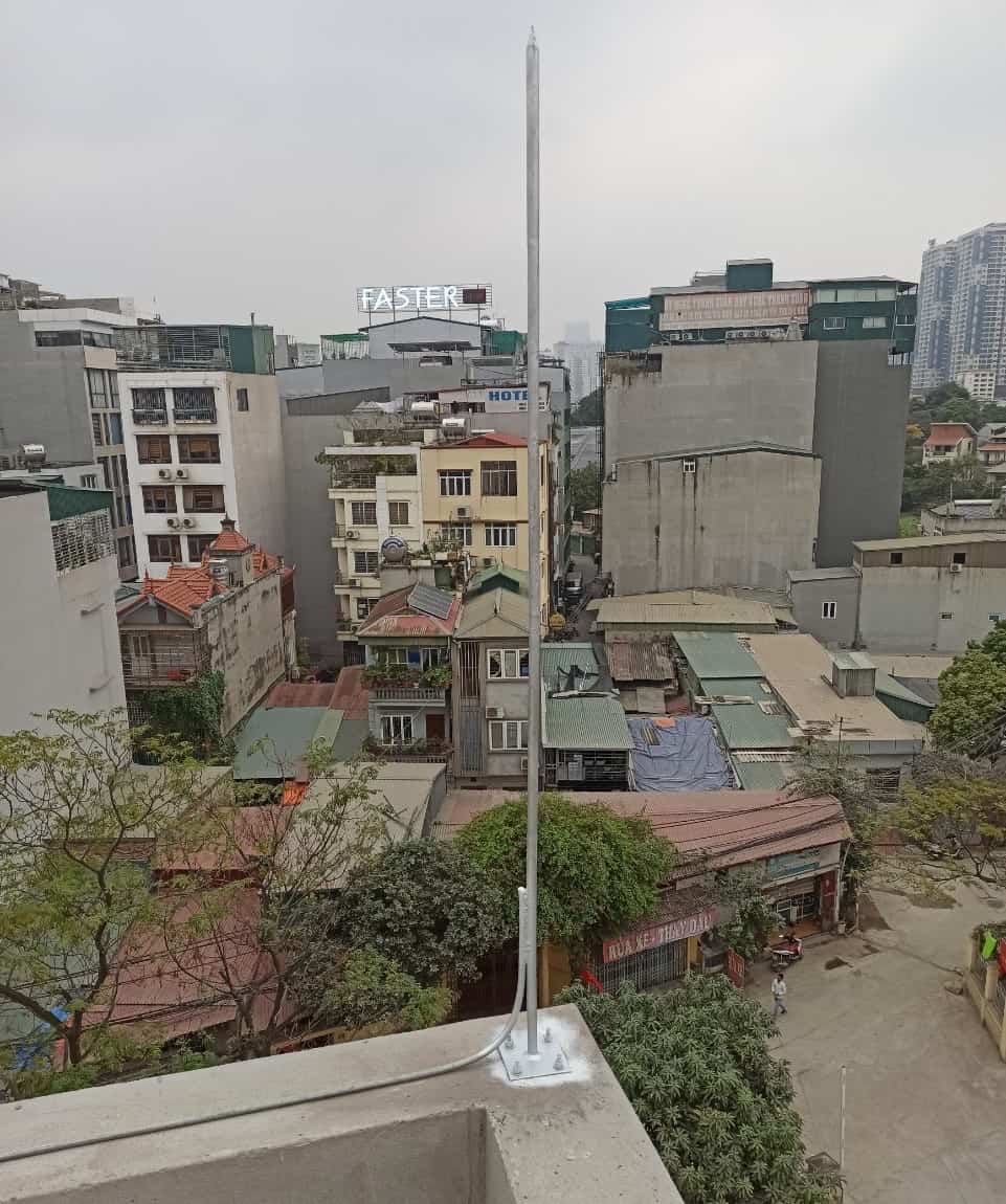 Lắp kim thu lôi mạ kẽm nhúng nóng