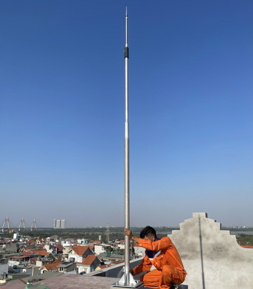 Lắp kim thu lôi Intercepter SI40i Erico