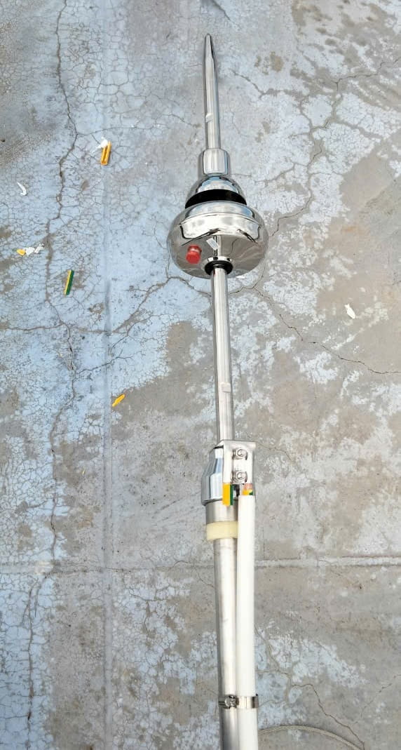 Kết nối cáp đồng thoát sét với kim thu sét Liva BX125