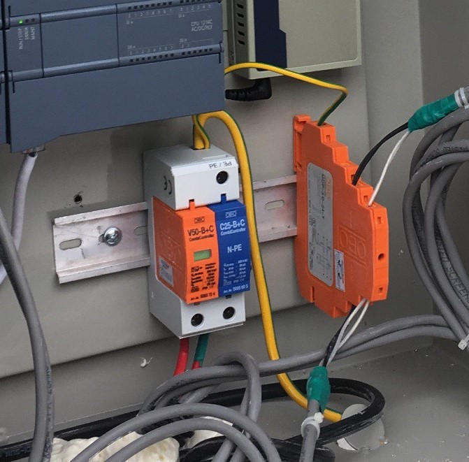 Lắp thiết bị chống sét OBO V50-C1+NPE-280 bảo vệ nguồn tủ PLC