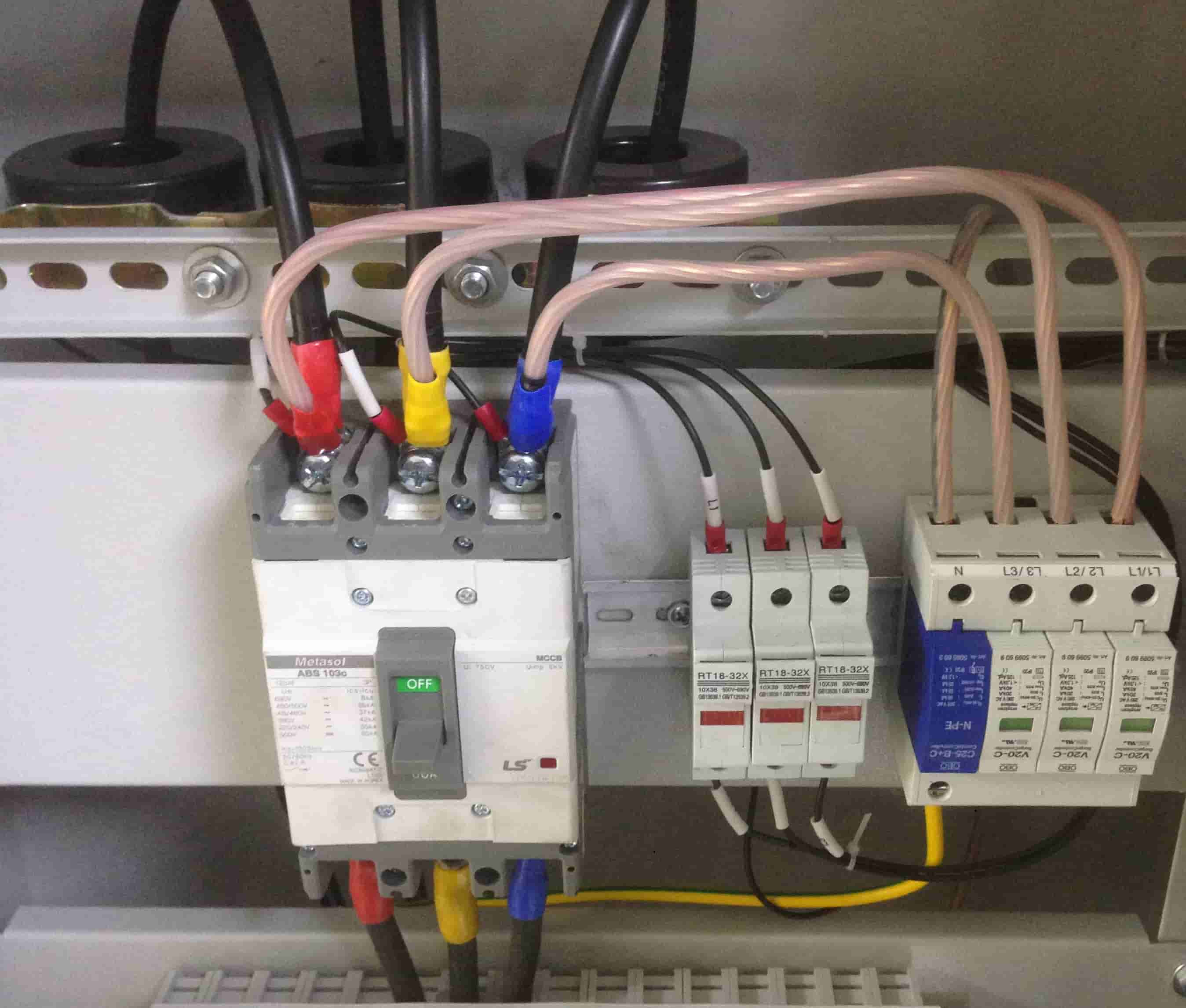 Lắp thiết bị chống sét 3 pha OBO V20 C 3+NPE-280 trong tủ điện