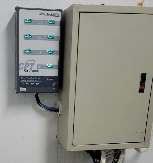 Lắp thiết bị chống sét CPS Block Plus 3P 160kA 200kA 240kA WYE 277480V cho tủ điện 3 pha