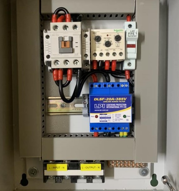 Lắp thiết bị cắt sét LPI DLSF 20A-385V cho tủ điện