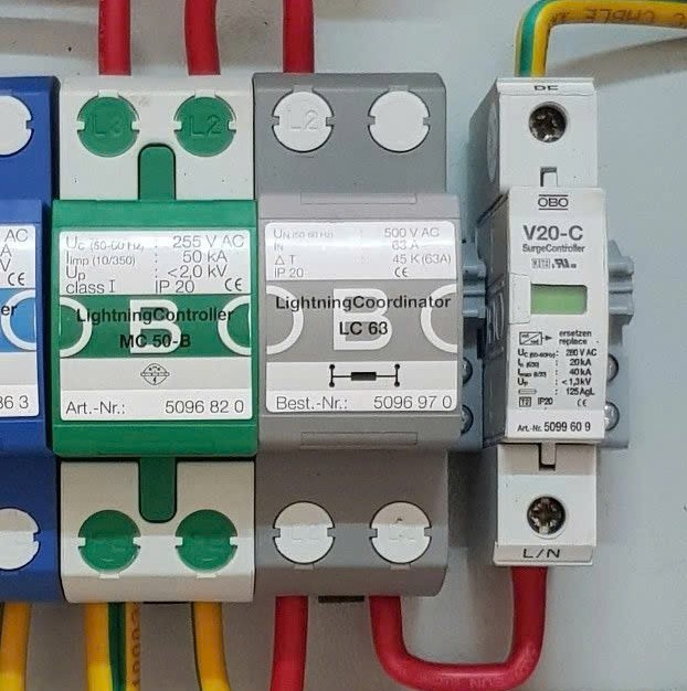 Lắp thiết bị cắt sét OBO LC63