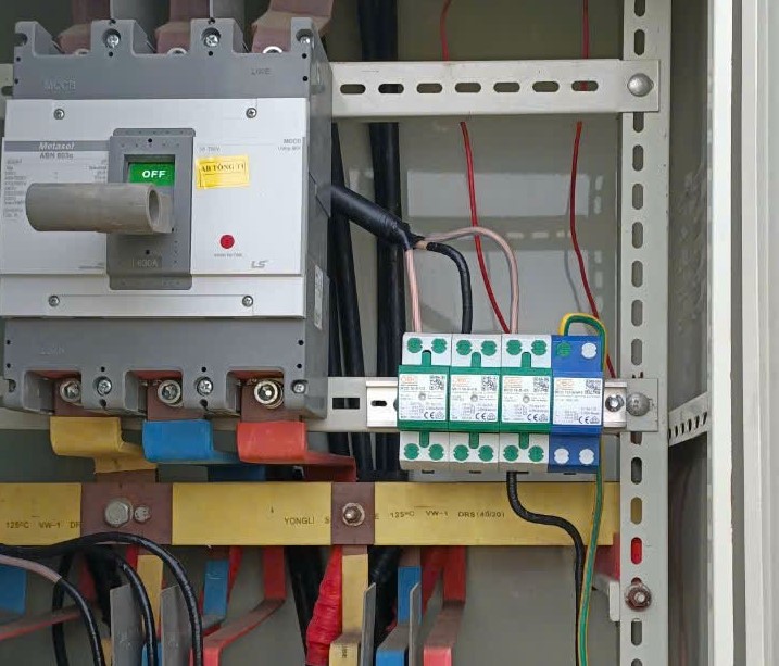 Lắp đặt bộ chống sét OBO MCD50-B3+1-OS trong tủ điện chính 3 pha