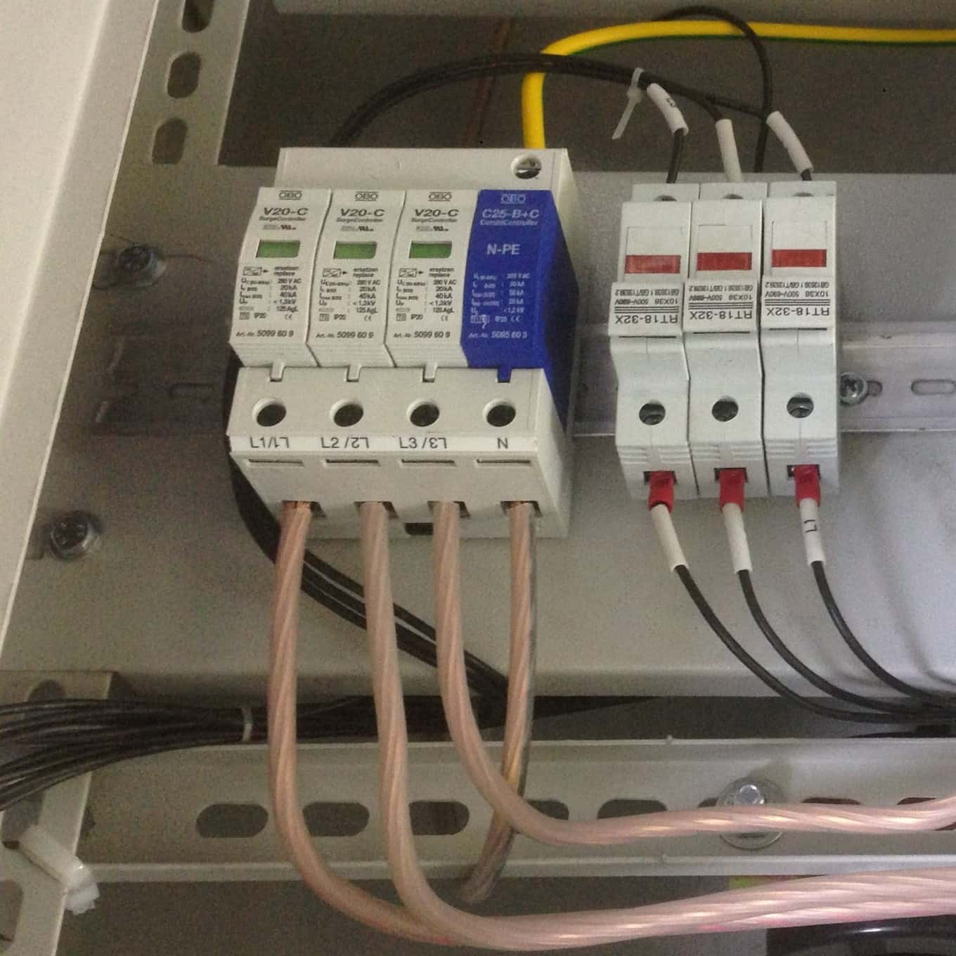 Lắp thiết bị chống sét OBO V20-C3+NPE-280 trong tủ nhánh 3 pha