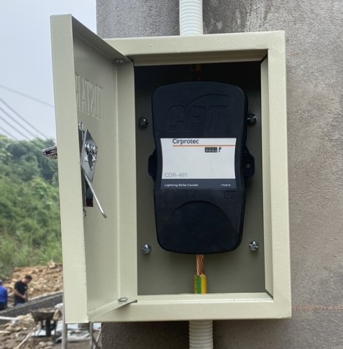 Lắp thiết bị đếm sét cpt CDR401