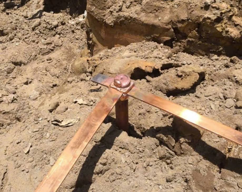 Mối hàn hóa nhiệt giữa cọc tiếp địa với băng đồng