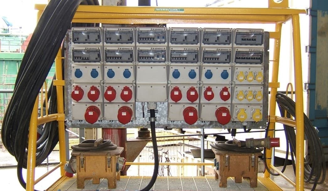 Ổ cắm mennekes đa cực