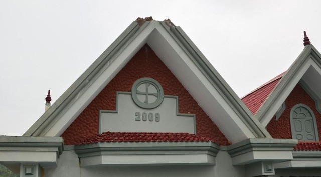 Sét đánh võ mái nhà