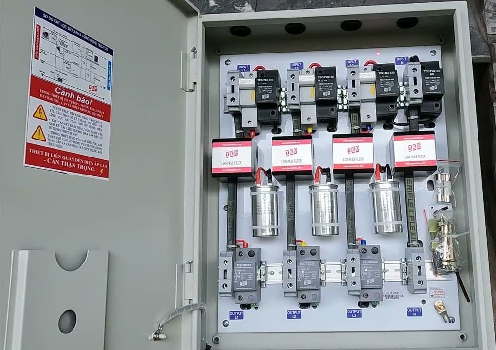tủ cắt lọc sét 3 pha dòng tải 125A TEC LP125-3P