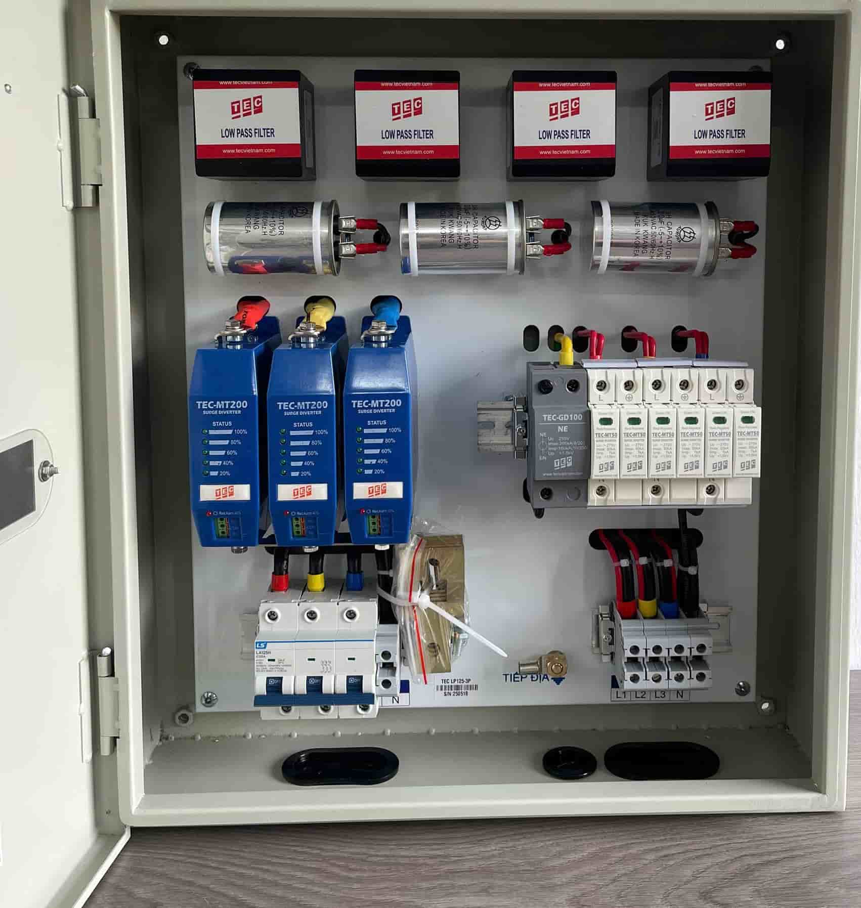 Tủ cắt lọc sét 3 pha TEC cho dự án cơ điện