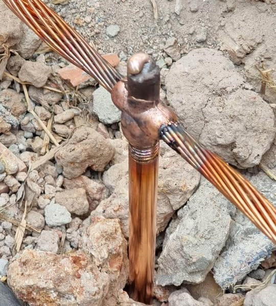 Ứng dụng mối hàn hóa nhiệt kết nối cọc với cáp đồng