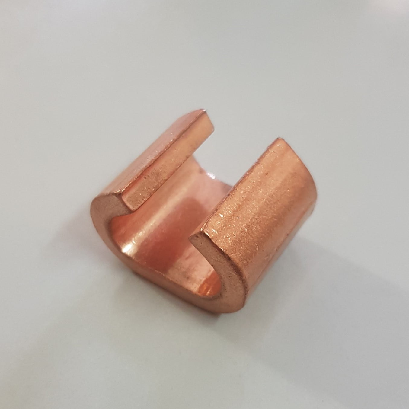 kẹp đồng chữ C