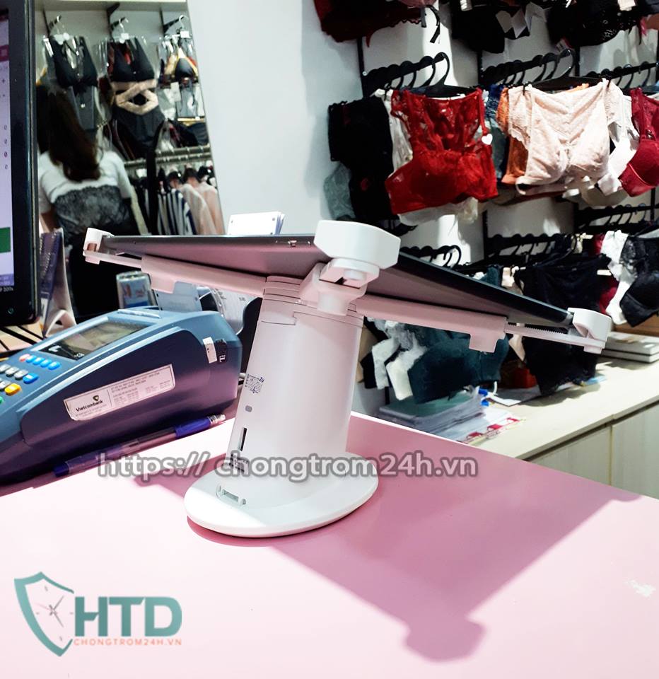 giá đỡ máy tính bảng tại shop thời trang