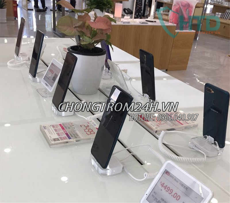 So sánh sự khác nhau giữa  chống trộm trưng bày TRUNG TÂM và ĐỘC LẬP