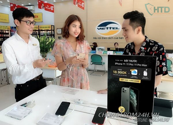 Thiết bị chống trộm điện thoại trưng bày tại Viettel Store.