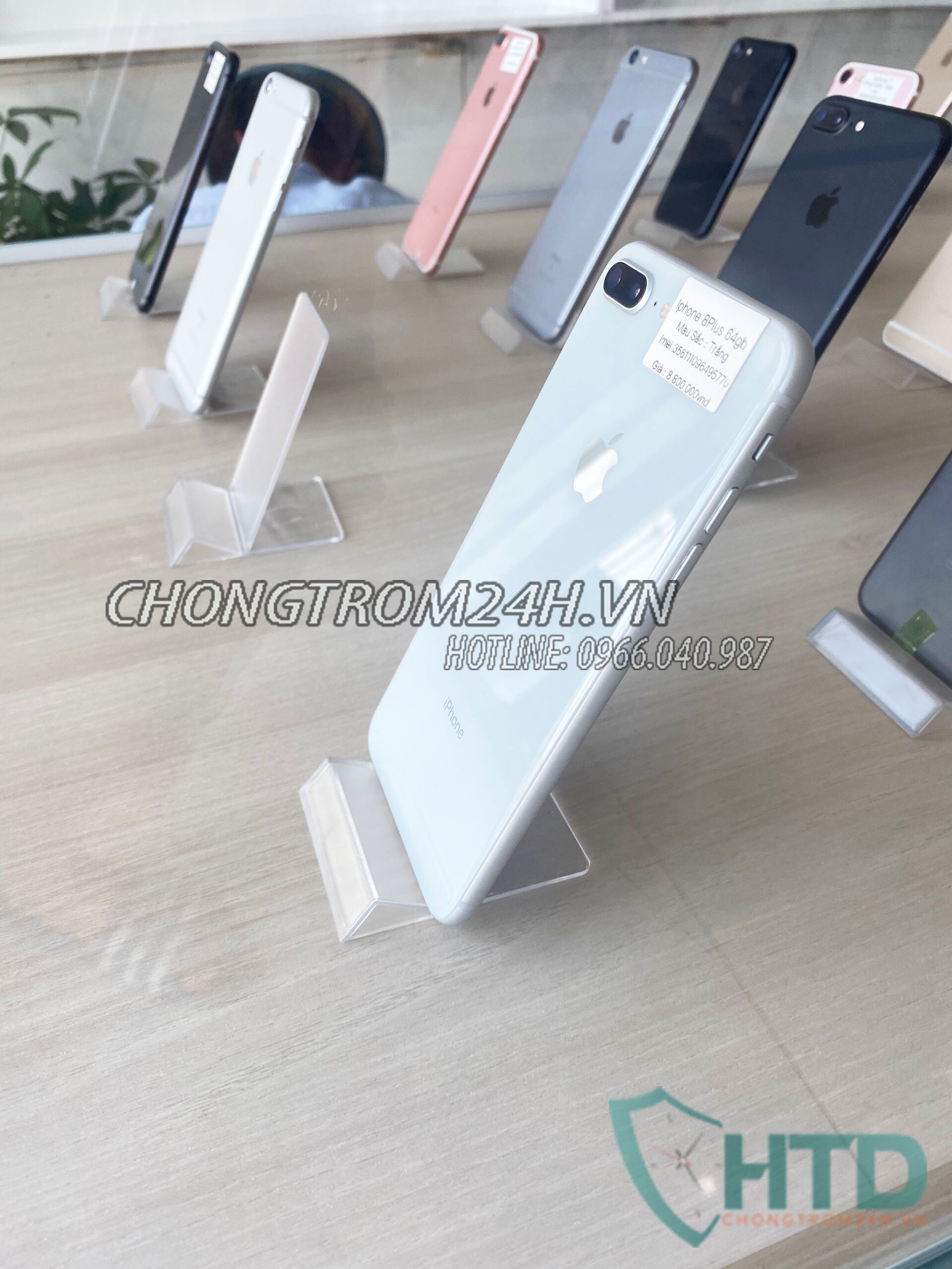 Hình ảnh thực tế chân đế trung bày điện thoại