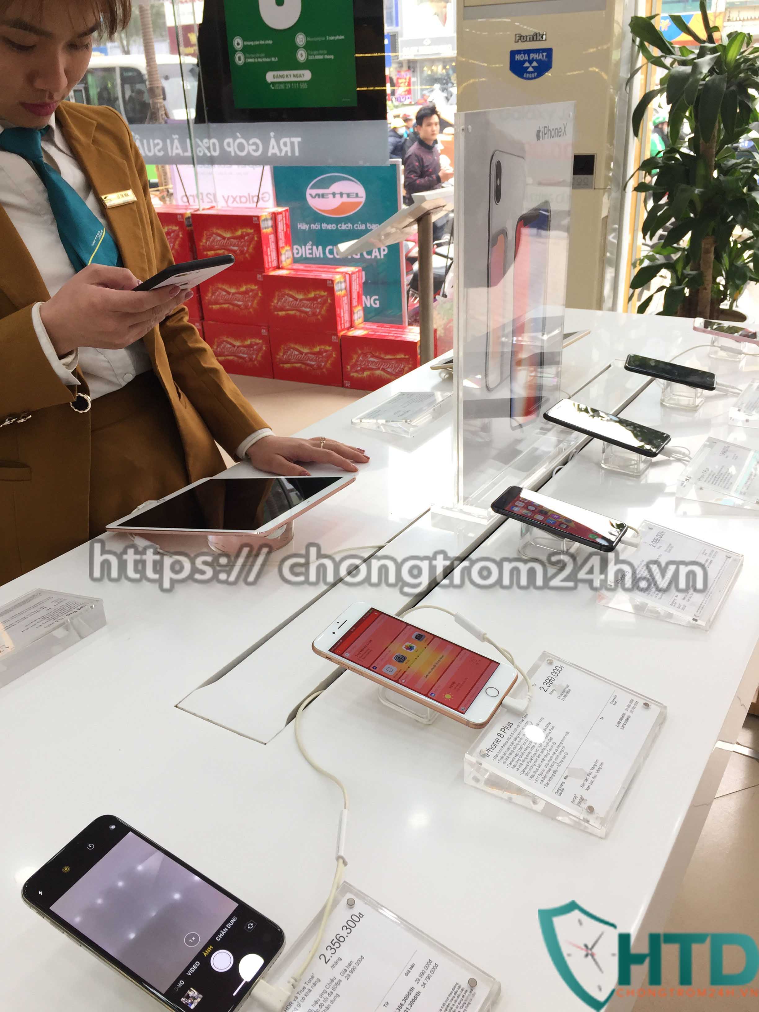 Chống trộm trưng bày tại Viettel Store