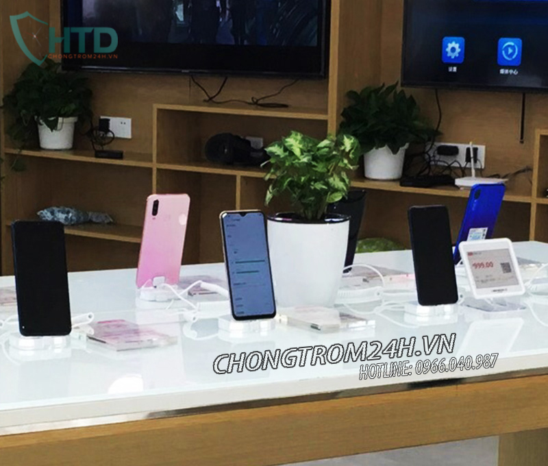 Chân đế trưng bày điện thoại đáng dùng nhất 2020 tại hệ thống cửa hàng
