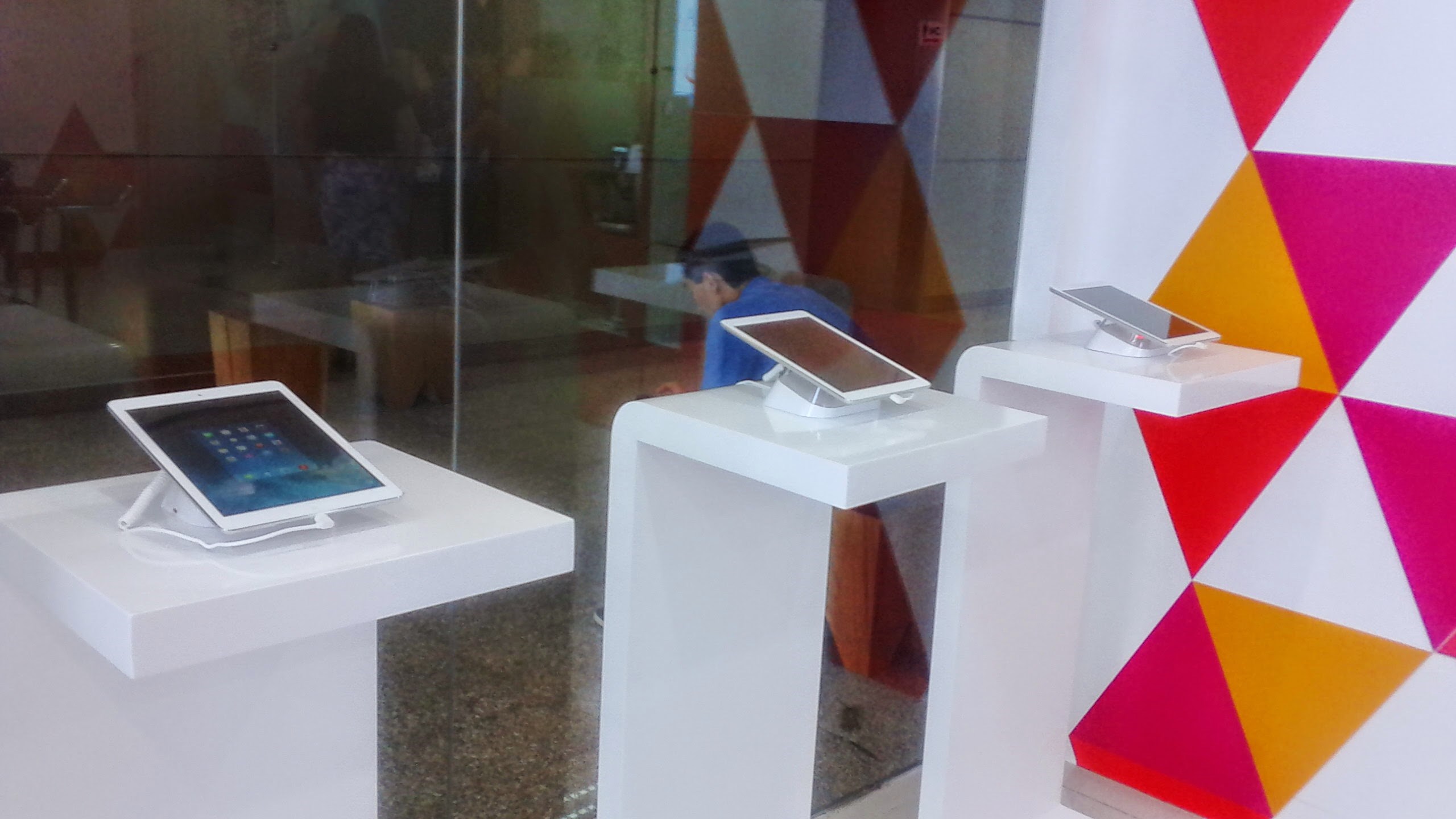 Thiết bị chống trộm trưng bày điện thoại, Ipad
