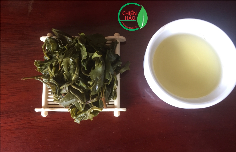 Kinh nghiệm chọn mua trà shan tuyết ngon. 4 hãy mua chè shan tuyết có màu nước vàng sáng.