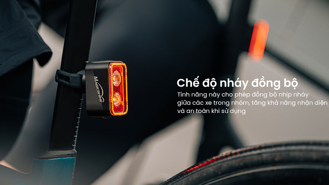 Công nghệ đồng bộ nhịp nháy giữa các xe đạp giúp nhóm di chuyển đồng đều, dễ nhận diện hơn trong đêm, giảm nguy cơ va chạm.