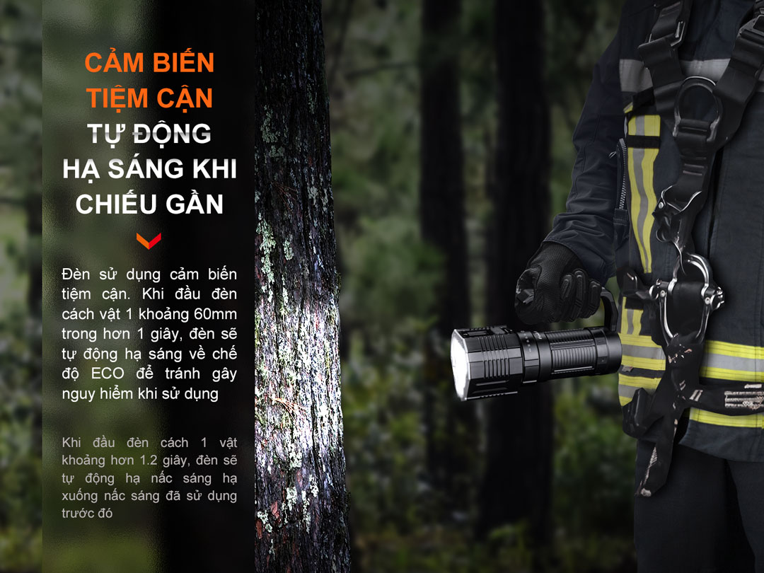 Đèn pin tìm kiếm cứu nạn FENIX LR60R và tính năng cảm biến tiệm cận, tự động giảm sáng khi ở vật thể gần.