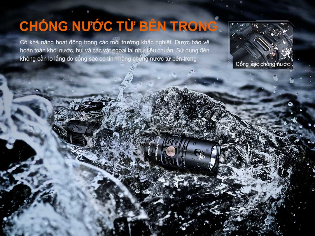 Đèn pin FENIX PD36R v2.0 chống chịu tốt trong mọi môi trường khắc nghiệt, cổng sạc chống nước từ bên trong