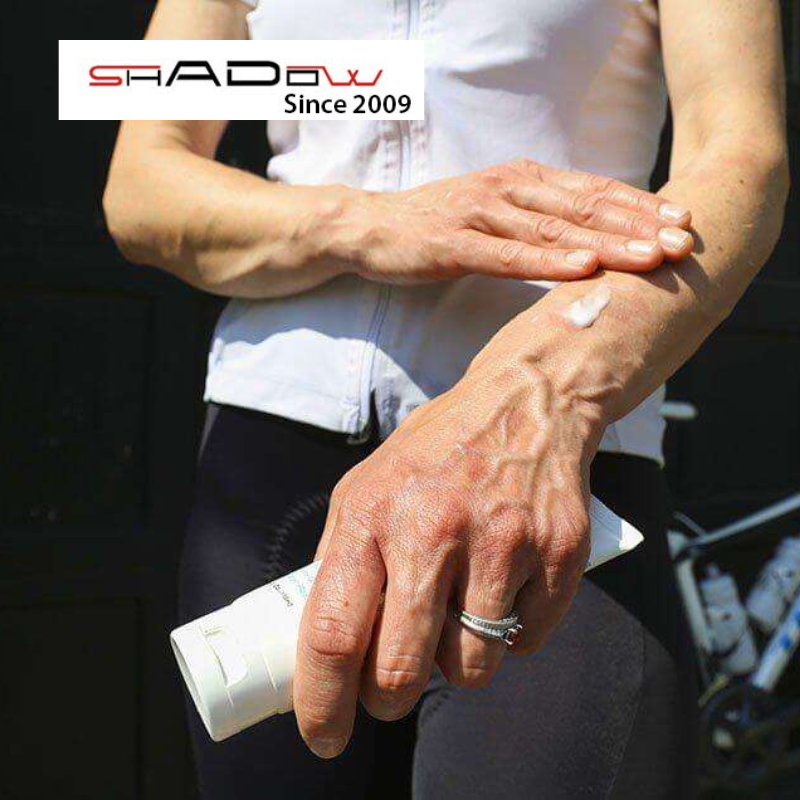 Bôi đầy đủ kem chống nắng để tránh tác hại của tia UV