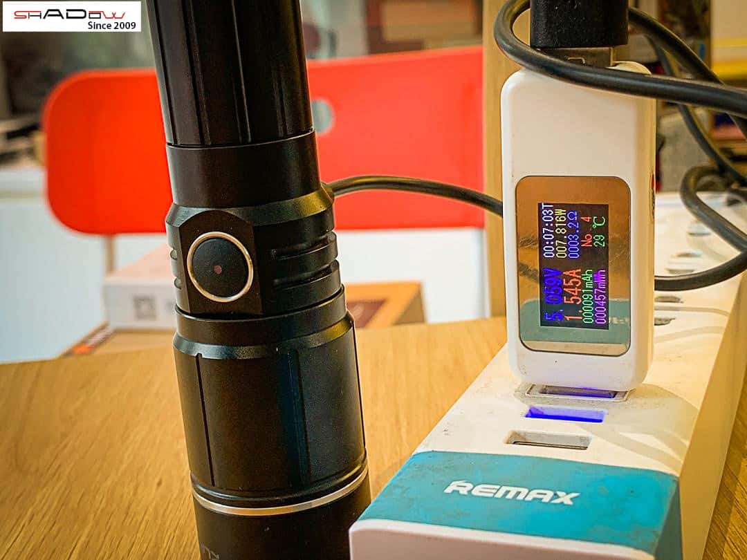 cổng sạc của klarus a2 pro